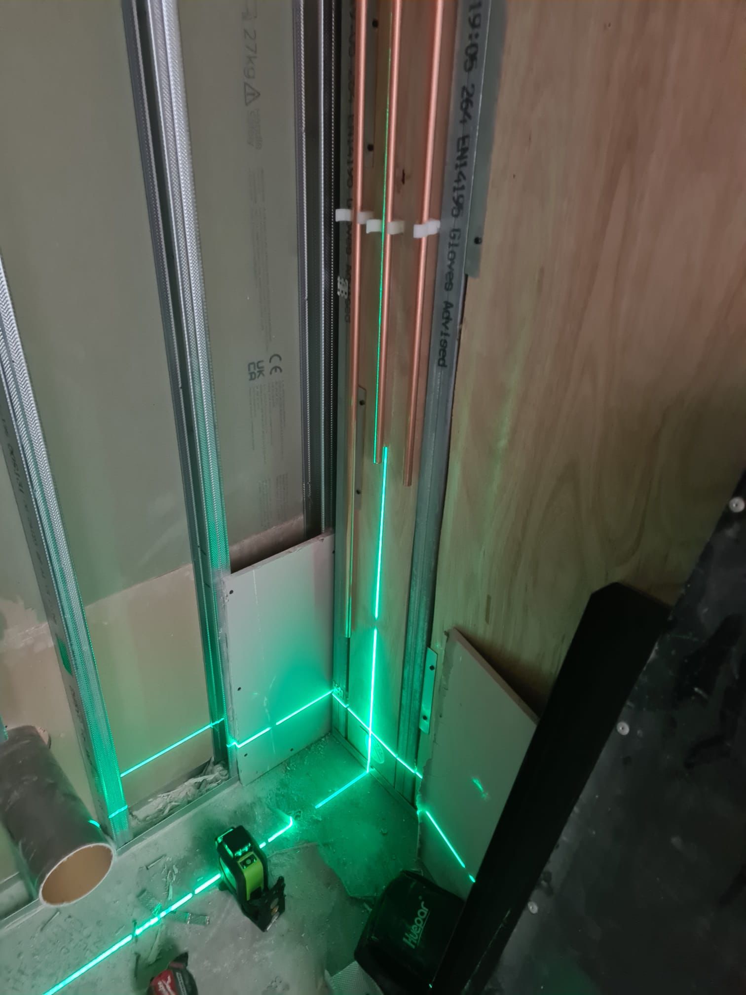 Copper pipework rough-in with laser alignment on site